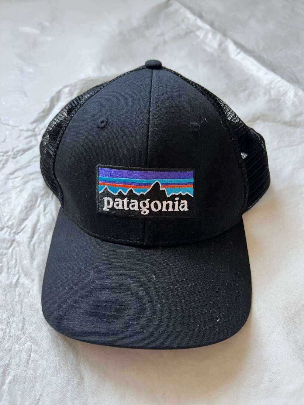Patagonia hat P-6 Logo Trucker Hat black mesh cap recycled materials snapback